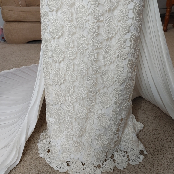 VINTAGE 90'S DEMETRIOS LACE OVERLAY WEDDING DRESS WITH TRANE, OFF-WHITE/WHITE 10 - Picture 8 of 16